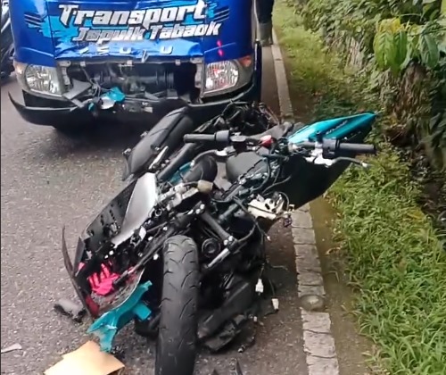 Mobil Pickup Hantam Motor di Padang Panjang, Satu Luka Serius