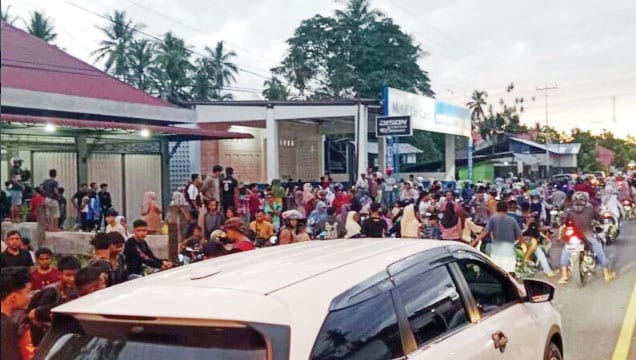 Pelajar Berduaan di Toko Terkunci, Ratusan Warga Geruduk Lokasi