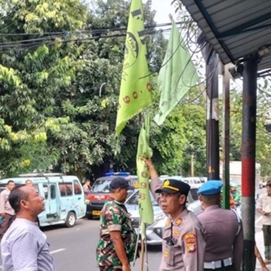 Polisi Tertibkan Bendera Ormas di Jakarta Pusat, Tindak Pemalakan di Thamrin City