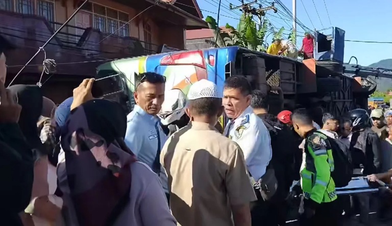 Rem Blong Diduga Jadi Penyebab Bus ALS Terbalik di Padang Panjang, Balita Jadi Korban