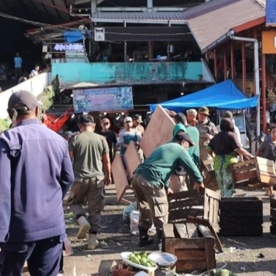 Satpol PP Tertibkan PKL di Pasar Bandar Buat, Fasilitas Parkir Kembali Difungsikan