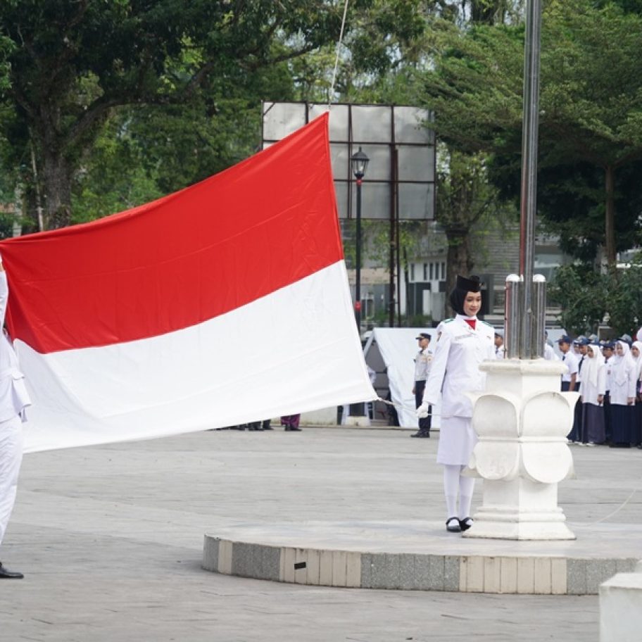 Semangat Otonomi dan Pendidikan Warnai Upacara Istimewa di Tanah Datar