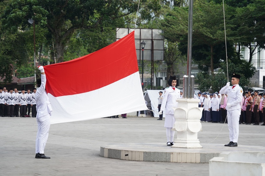 Semangat Otonomi dan Pendidikan Warnai Upacara Istimewa di Tanah Datar