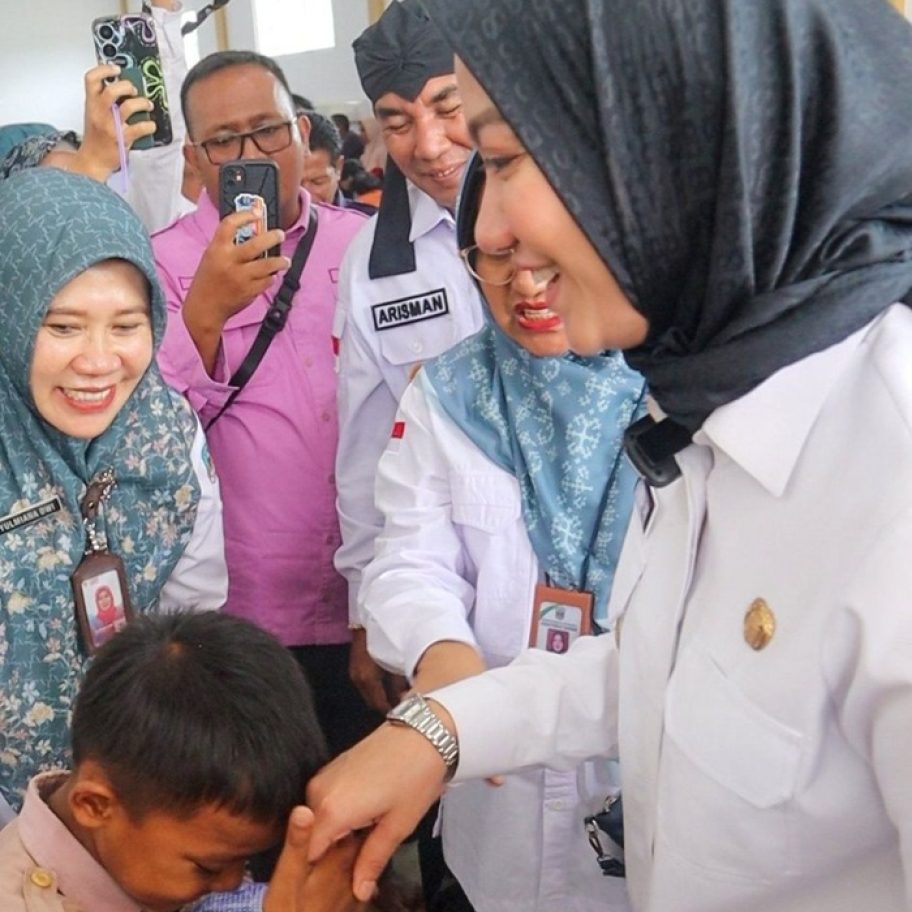 Starlink Masuk Sekolah Blankspot di Dharmasraya, Ujian Digital Kini Tanpa Hambatan