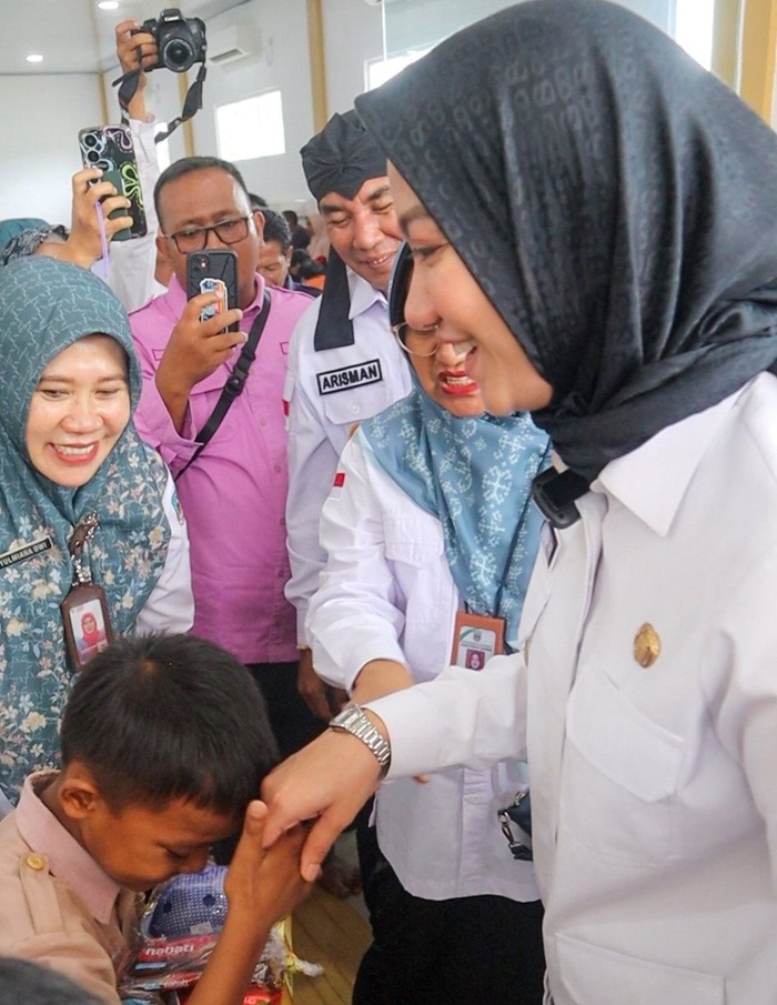Starlink Masuk Sekolah Blankspot di Dharmasraya, Ujian Digital Kini Tanpa Hambatan