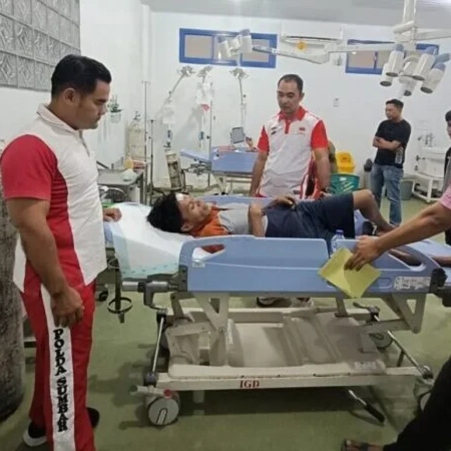Truk Hantam Pemotor dan Pagar Sekolah di Padang Pariaman, 2 Luka Serius
