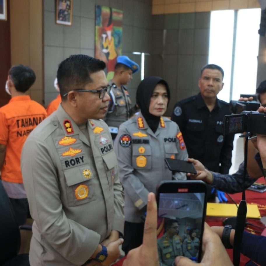 WNA Asal Brazil Ditangkap di Mentawai Terkait Paket Ganja dalam Kotak Kurma