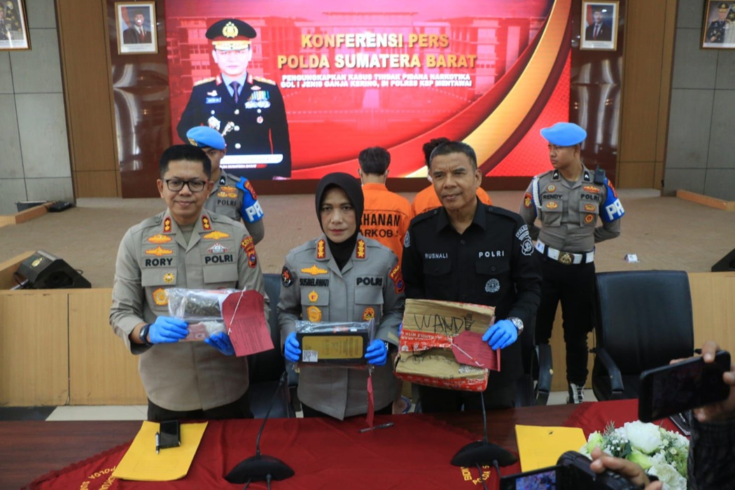 WNA Asal Brazil Ditangkap di Mentawai Terkait Paket Ganja dalam Kotak Kurma