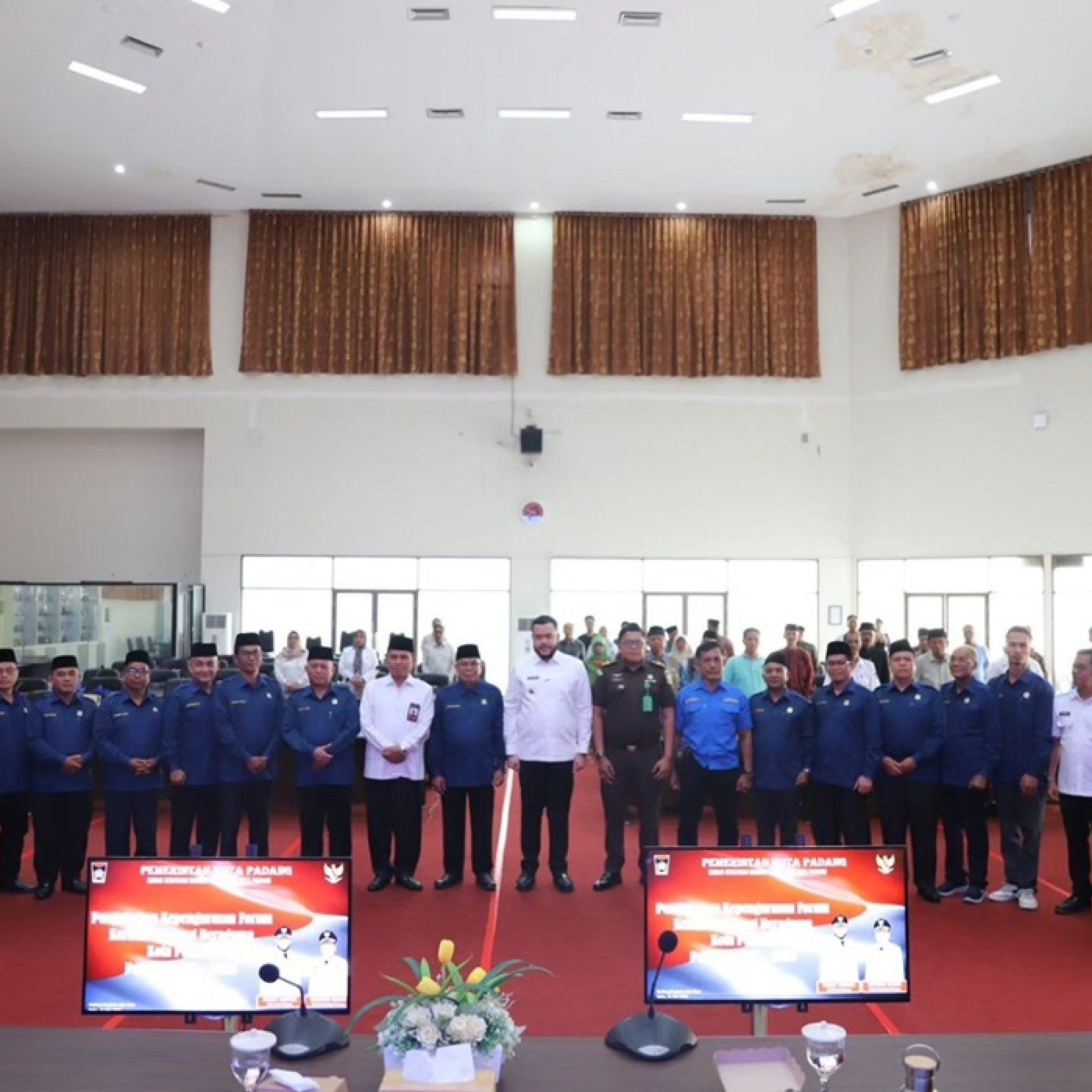 Wali Kota Padang Kukuhkan FKUB 2025–2030, Salmadanis Resmi Jadi Ketua