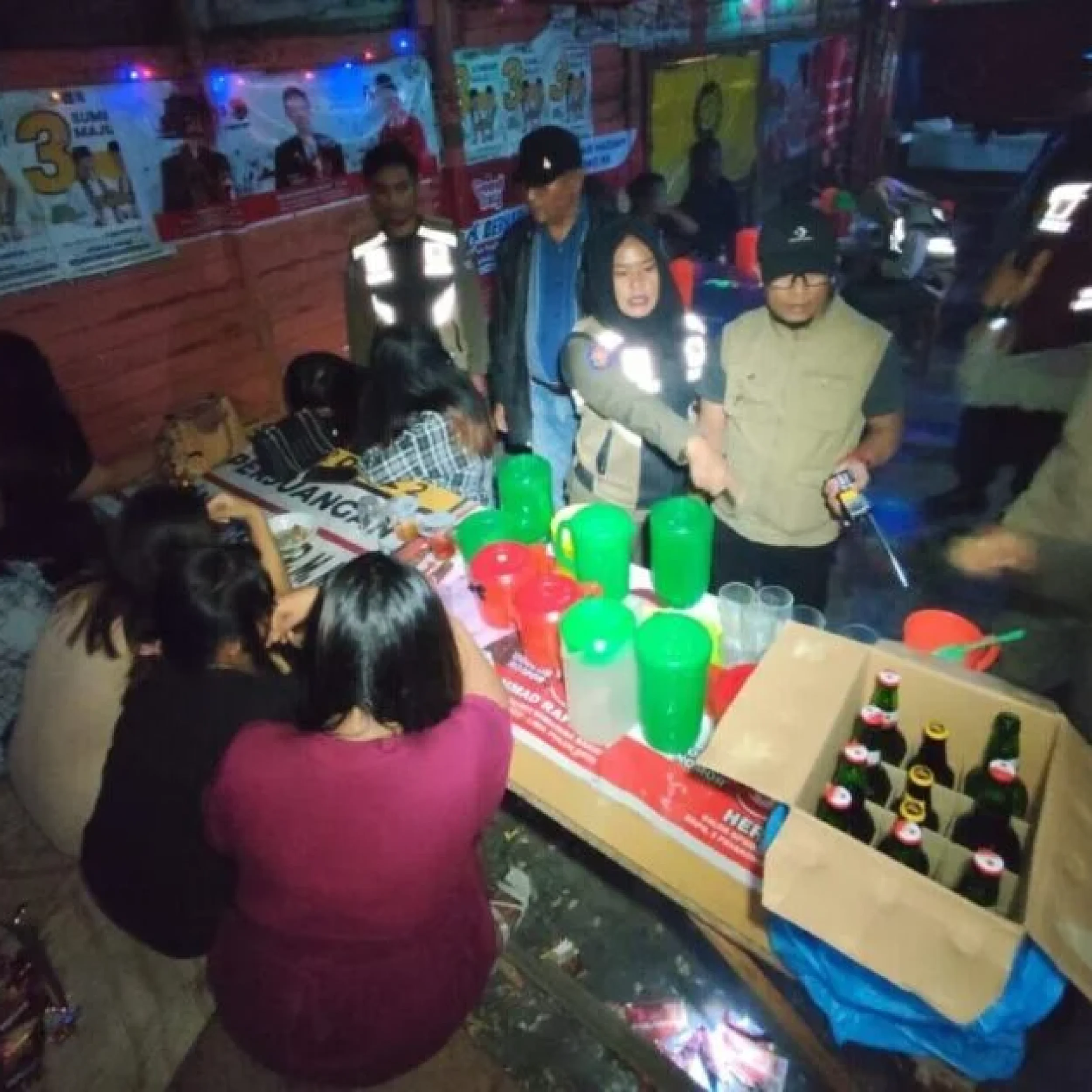 9 Wanita dan Miras Diamankan dari Warung Remang di Limapuluh Kota