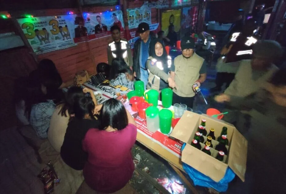 9 Wanita dan Miras Diamankan dari Warung Remang di Limapuluh Kota