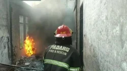 Api Mengamuk di Purus Padang: Damkar Sigap Atasi Kebakaran Rumah