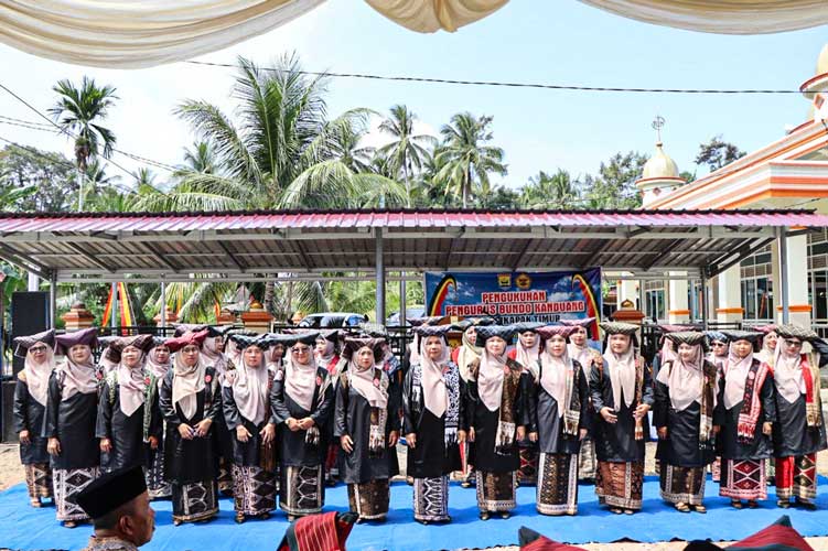Bundo Kanduang, Limpapeh Rumah Gadang, Penguatan Peran Perempuan di Sikapak Timur 1