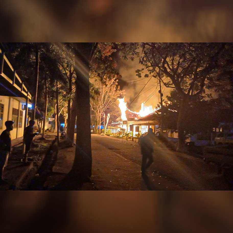 Dinas Pertanian Tanah Datar Terbakar Dini Hari, Kerugian Diduga Sentuh Rp 3 Miliar