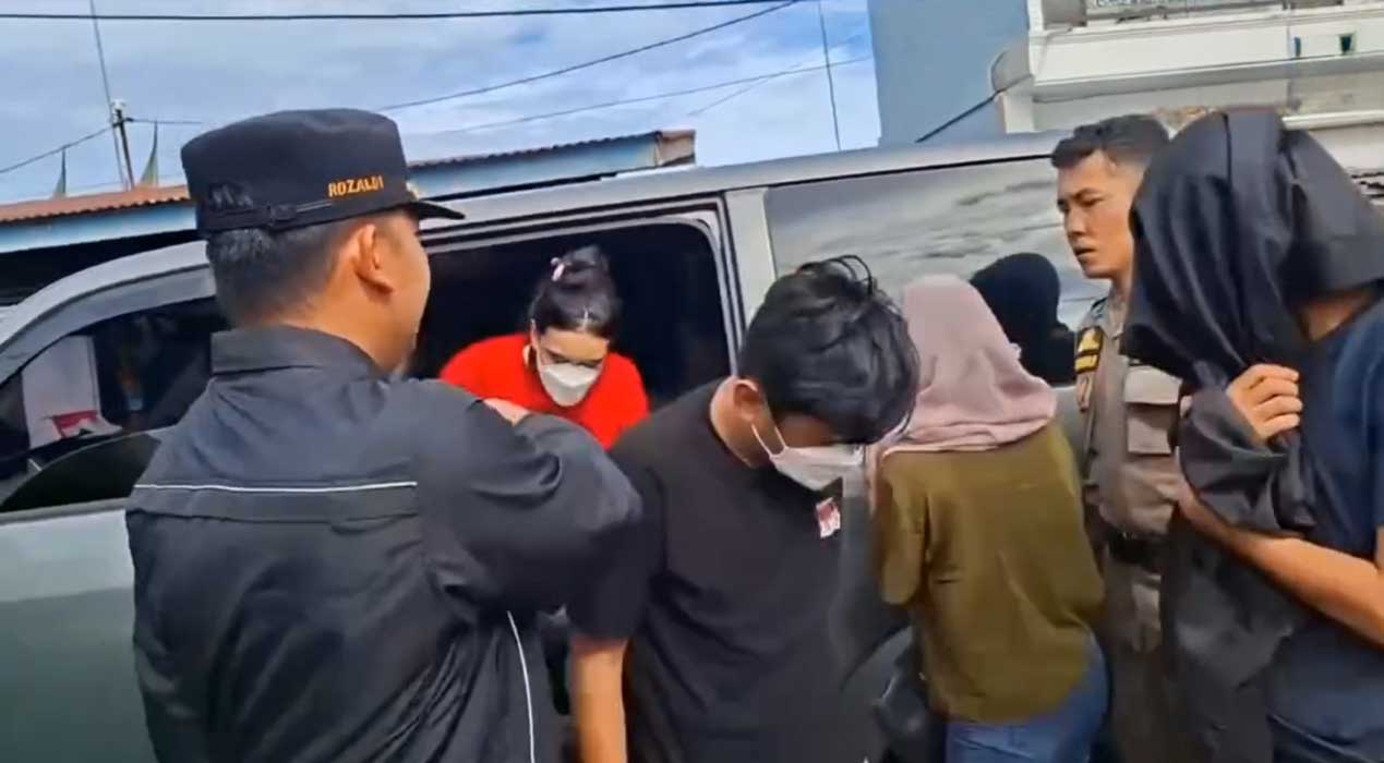 Grebek Kos Padang, Tiga Pasangan Tak Resmi Diamankan Satpol PP Grebek Kos Padang, Tiga Pasangan Tak Resmi Diamankan Satpol PP