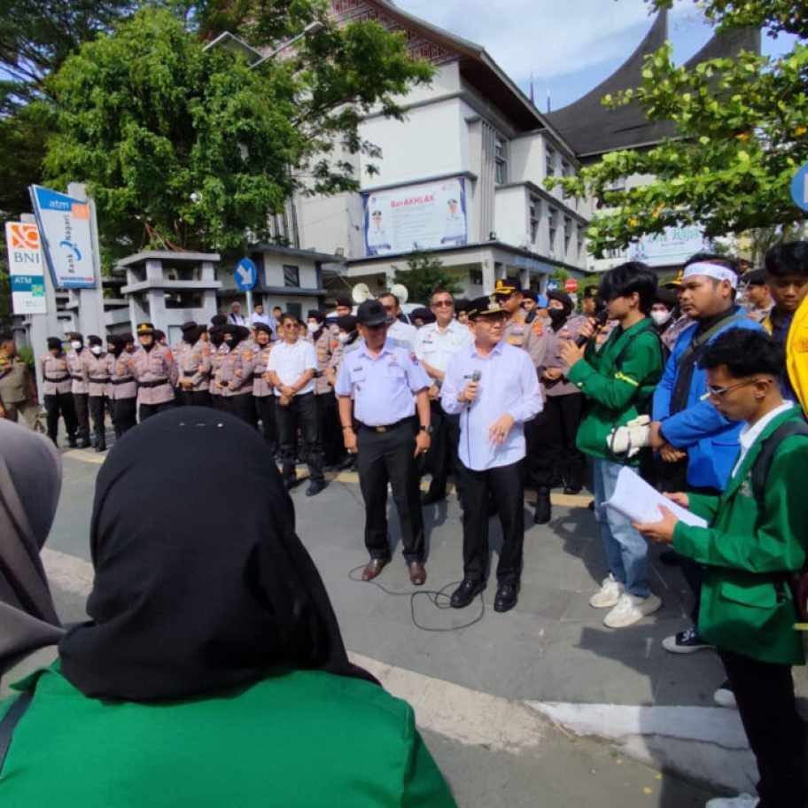 Kantor Bupati Limapuluh Kota Disegel Mahasiswa: 100 Hari Kinerja Safni-Rito Dipertanyakan