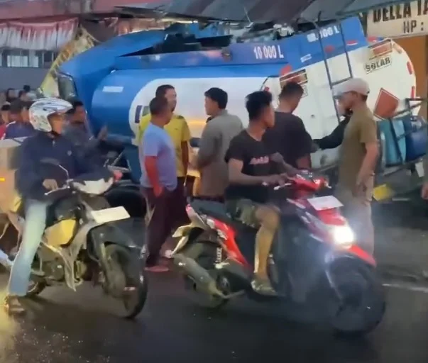 Kecelakaan Maut Truk Tangki di Tanah Datar Dua Korban Dilarikan ke Rumah Sakit
