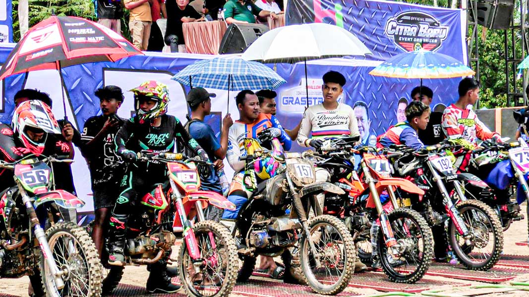 Kejurnas Grasstrack Pasaman Barat Meriah, Ribuan Warga Antusias, Ekonomi Lokal Bergeliat