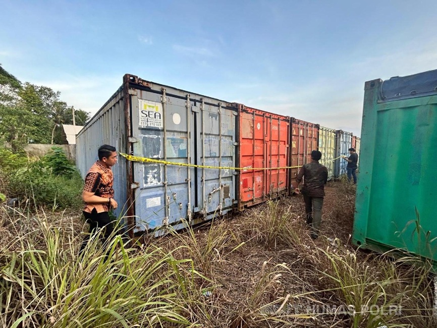 Komandan Ormas di Batam Diringkus Usai Gelapkan 14 Kontainer Bernilai Miliaran