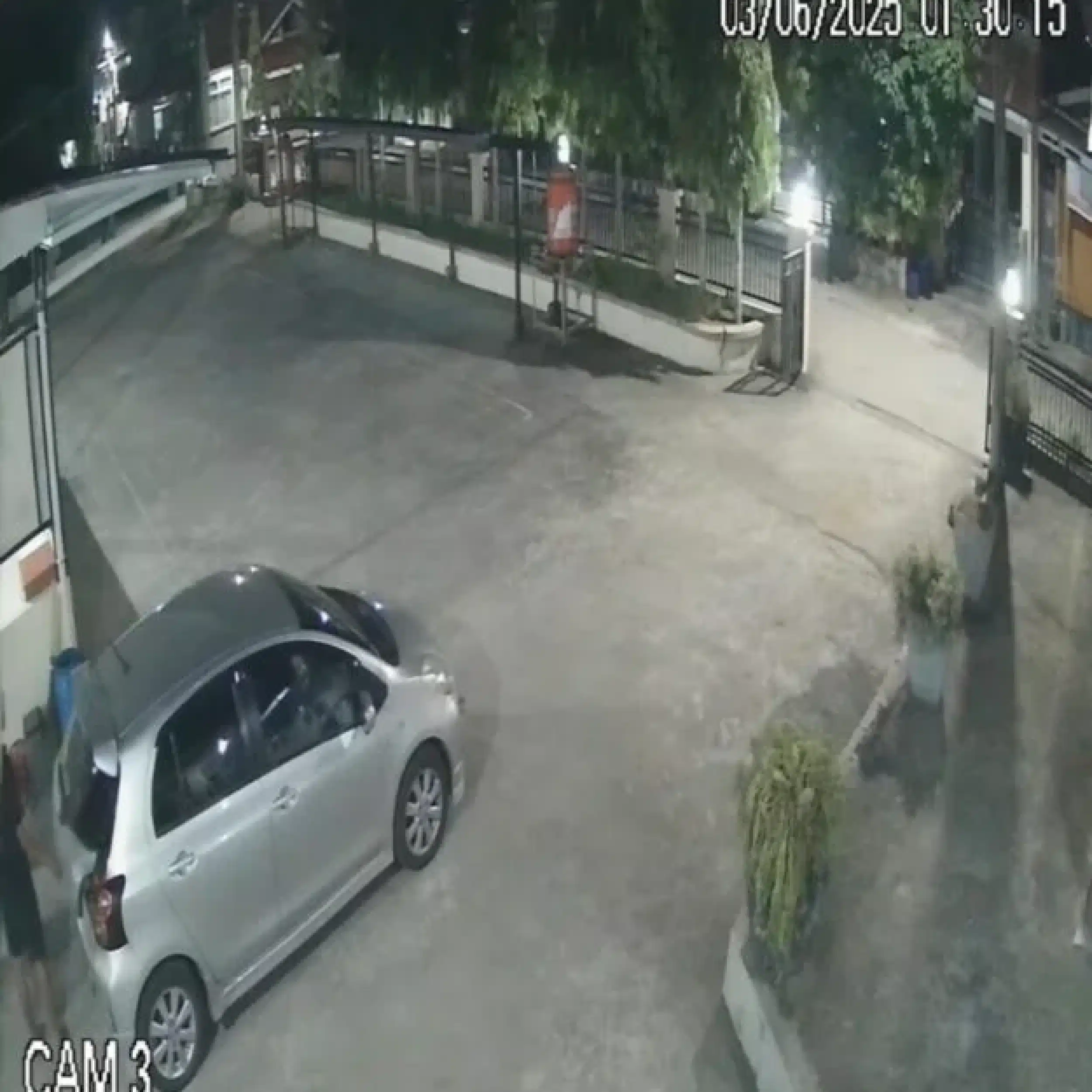 Kotak Amal Masjid Al-Amin Padang Digondol Maling Bermobil: Aksi Terekam Jelas CCTV!