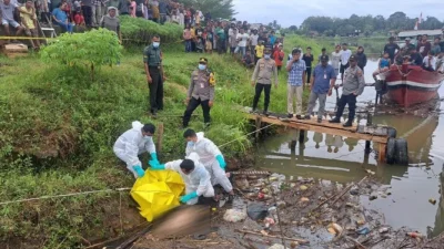 Mayat Tanpa Kepala Ditemukan di Sungai Padang Pariaman, Warga Geger