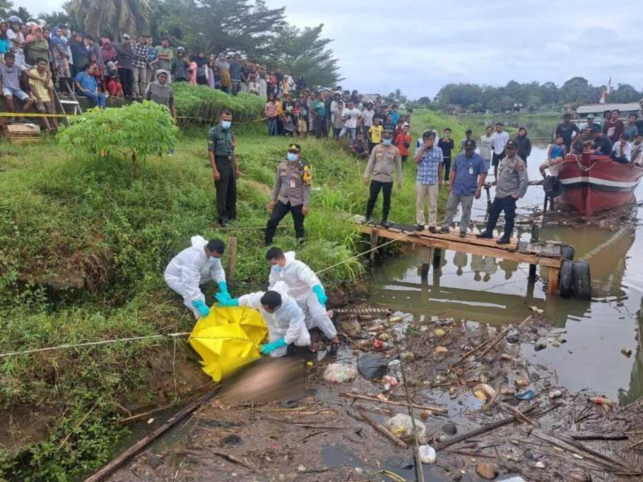 Mayat Tanpa Kepala Ditemukan di Sungai Batang Anai, Polisi Duga Korban Mutilasi Mayat Tanpa Kepala Ditemukan di Sungai Padang Pariaman, Warga Geger