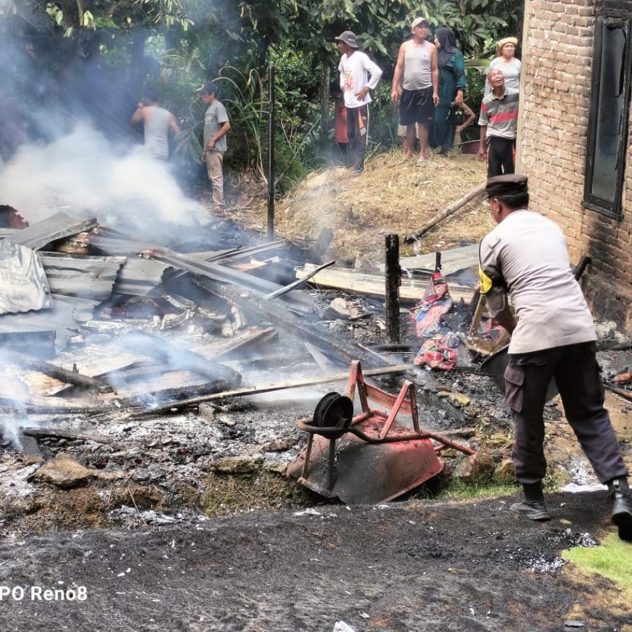 ODGJ Bakar Rumah Ibu: Tragedi di Palembayan, Bhabinkamtibmas Sigap