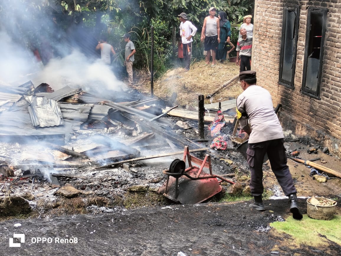 ODGJ Bakar Rumah Ibu Tragedi di Palembayan, Bhabinkamtibmas Sigap