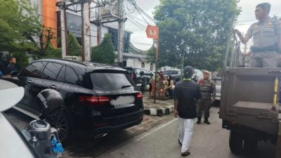 Oknum Satpam Rumah Sakit di Padang Cekcok dengan Satpol PP Akibat Parkir di Trotoar