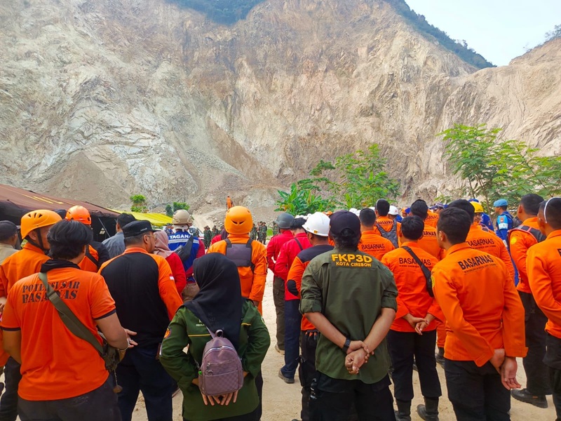 Pencarian Korban Longsor Tambang Gunung Kuda Cirebon Dihentikan, 4 Orang Belum Ditemukan