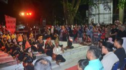 Pentas Seni “Nongkrong Kreatif” Hidupkan Malam Sabtu di Pantai Padang
