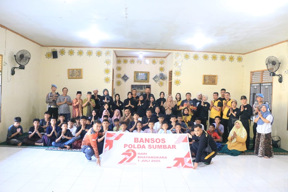 Polri Hadirkan Bakti Sosial di Masjid Al Jihad, Polda Sumbar Perkuat Tali Silaturahmi