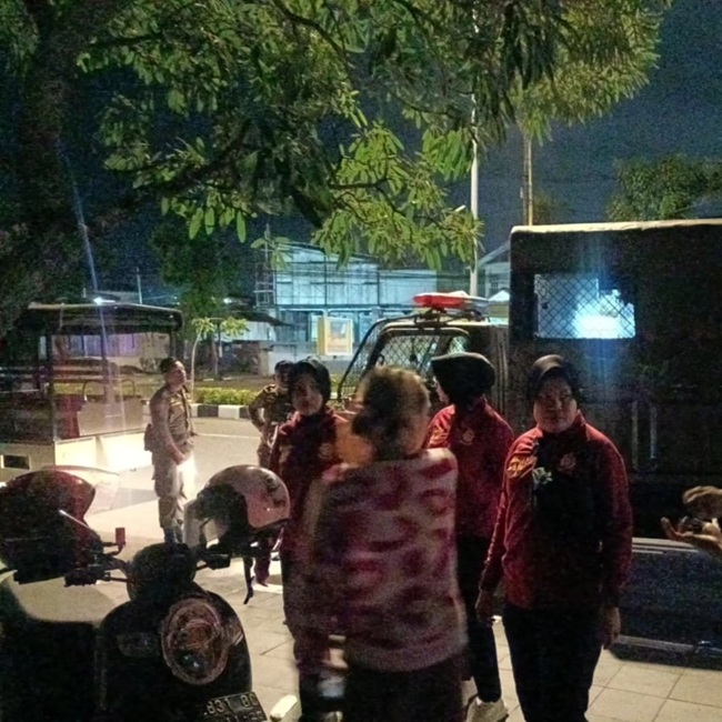 Remaja Nongkrong Larut Malam Diamankan Satpol PP Padang