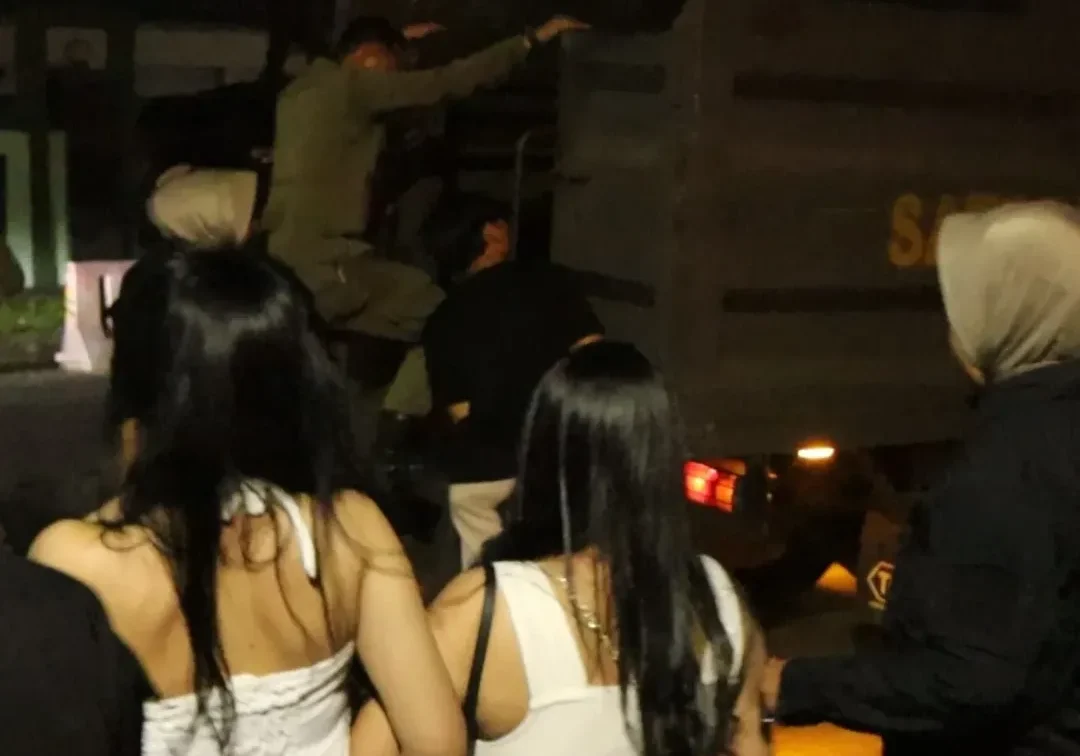 Satpol PP Padang Razia Muda-Mudi di Tempat Remang-remang, Temukan Alkohol dan Aktivitas Mencurigakan