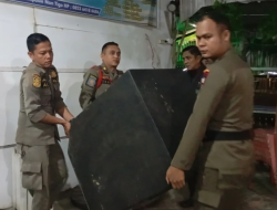 Satpol PP Padang Tertibkan Karaoke Liar Dekat Permukiman Warga
