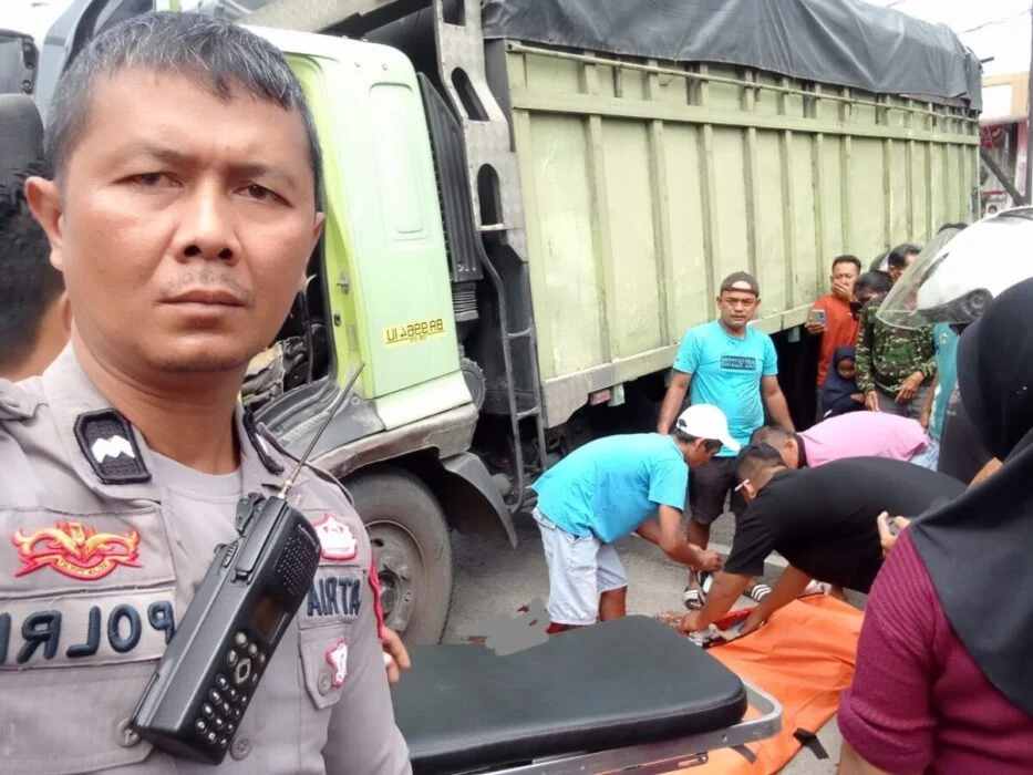 Tragis Sopir Truk di Padang Tewas Tergilas Kendaraan Sendiri Saat Perbaiki Rem