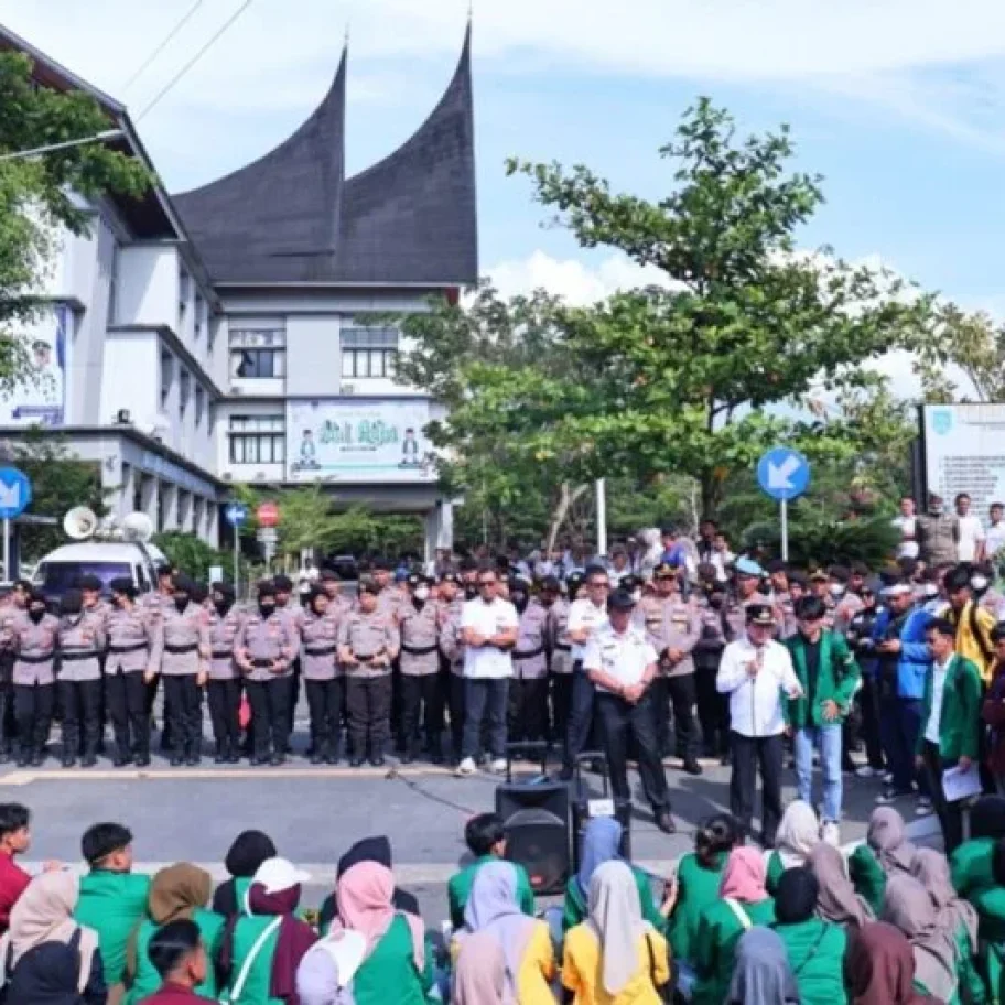 Walikota Payakumbuh Hadapi Demonstran dengan Tenang, Soroti THM hingga Isu LGBT