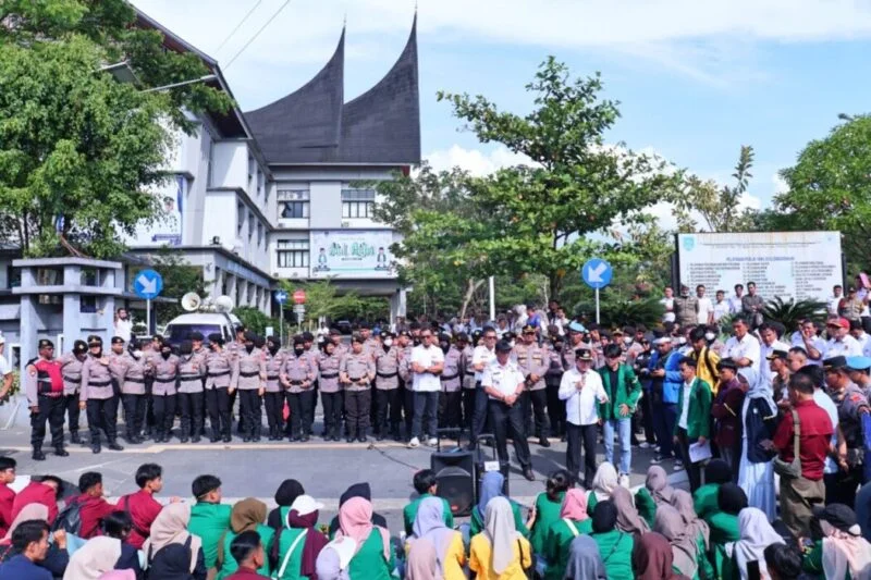 Walikota Payakumbuh Hadapi Demonstran dengan Tenang, Soroti THM hingga Isu LGBT