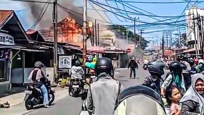 Warung Nasi Ampera Padang Hangus Dilalap Api: Kerugian Ditaksir Puluhan Juta!