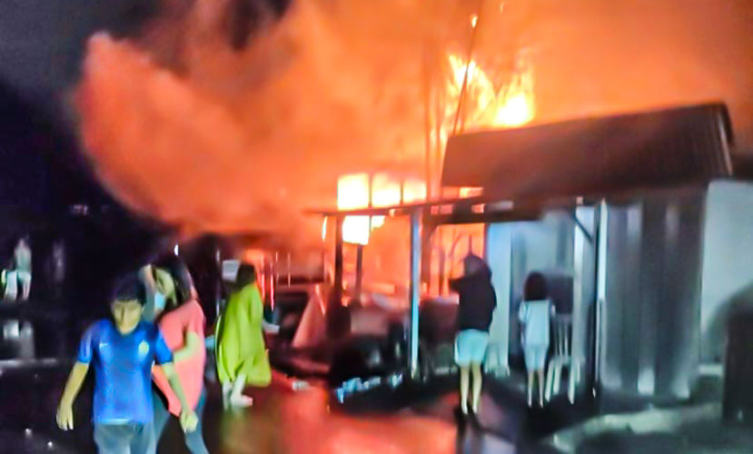 Api Mengamuk di Padang, Rumah dan Toko Pancingan Ludes Terbakar