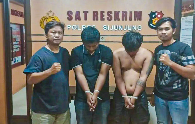Dua Pria Asal Padang Dibekuk Warga Saat Beraksi Curi Kotak Amal Masjid di Sijunjung