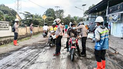 Gunung Lewotobi Meletus: Tim Medis Polda NTT Setia Melayani di Tengah Bahaya