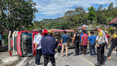 Kecelakaan Tragis Mobil Pemadam Kebakaran Solok: 5 Petugas Terluka Parah dalam Misi Memadamkan Api