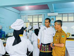 Lord Adi MasterChef Berbagi Ilmu Kuliner Eksklusif di SMKN 1 Padang Panjang