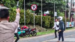 Pria Nekat Serang Polisi Pakai Sajam Saat Razia Lalu Diringkus