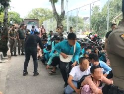Satpol PP Padang Amankan 70 Pelajar Bolos Sekolah di Tempat Biliar