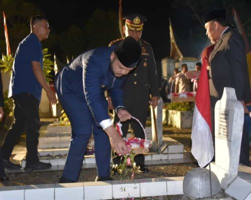 Apel Kehormatan di TMP Kuranji Awali Peringatan HUT Ke-80 RI di Padang