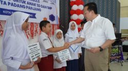 Bantuan PIP Diberikan kepada 156 Siswa di Padang Panjang, Irman Gusman Tekankan Pentingnya Pendidikan