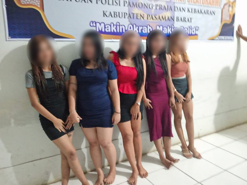 Digerebek di Tengah Malam, 5 Pemandu Lagu Kafe di Pasbar Diringkus Satpol PP