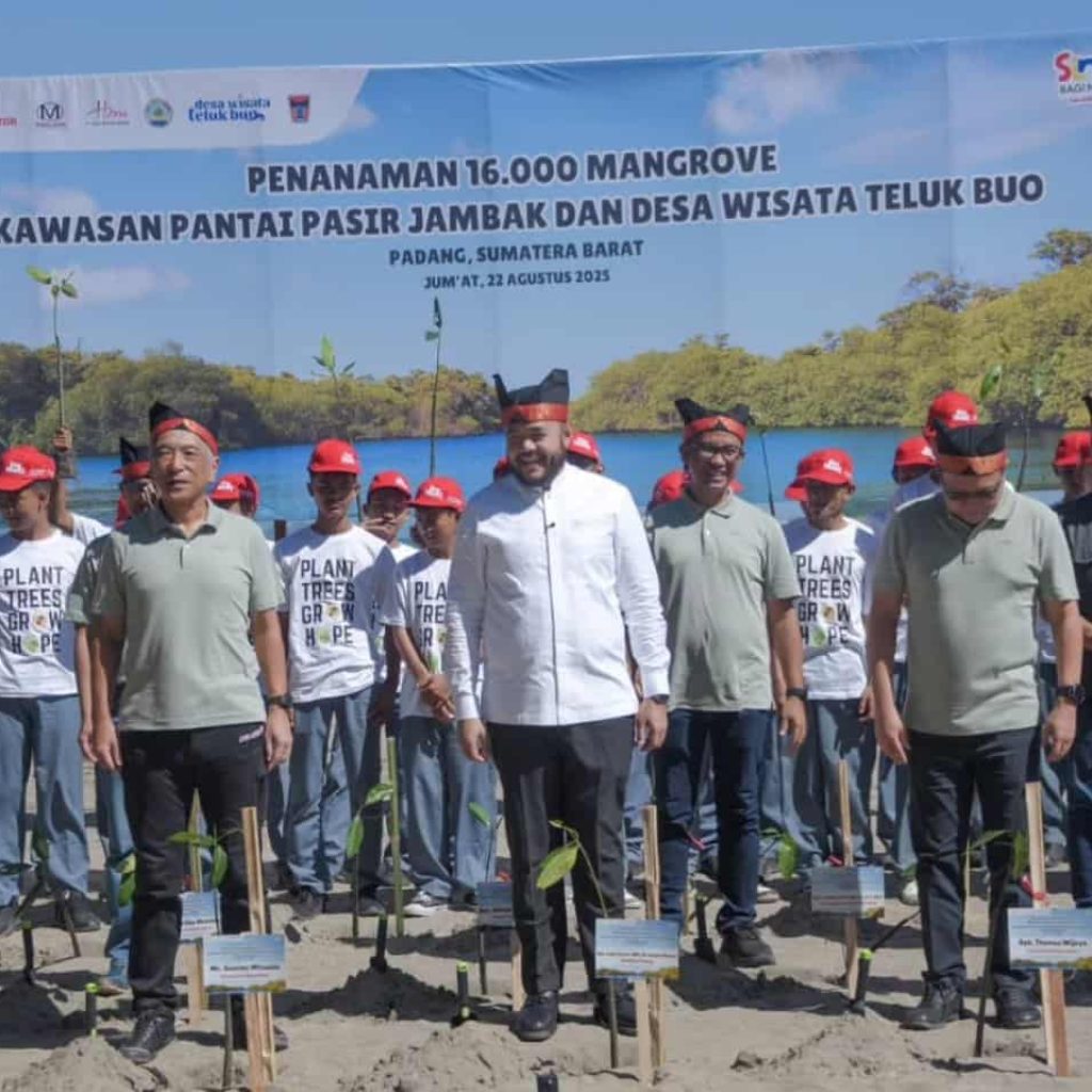 Fadly Amran dan Yayasan Astra Honda Motor Bersinergi, Tanam Mangrove Demi Kesiapsiagaan Bencana di Kota Padang